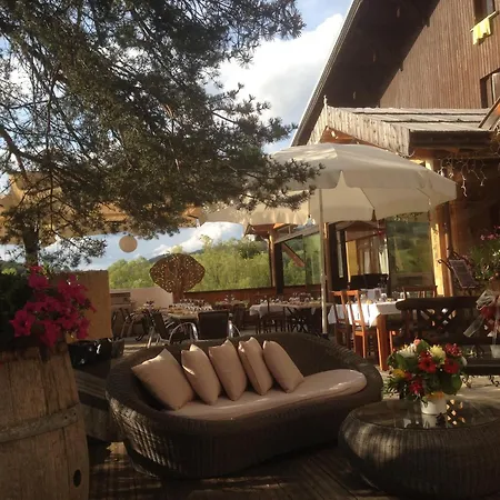 - Domaine De L'adoux 3* Montclar (Alpes-de-Haute-Provence)