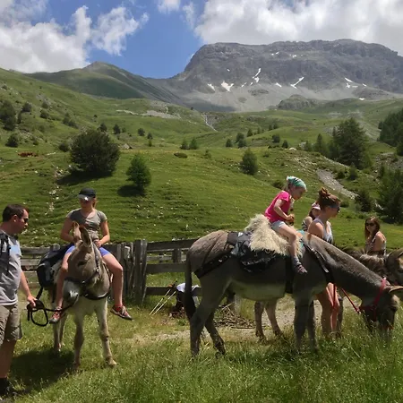 - Domaine De L'adoux 3* Montclar (Alpes-de-Haute-Provence)